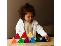 פירמידה מסיליקון צבעוני